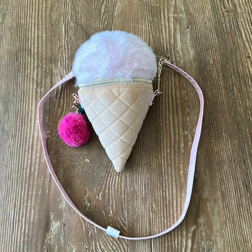 CLARE’s GIRLS ICE CREAM CONE BAG WITH POMPOM KEYCHAIN!